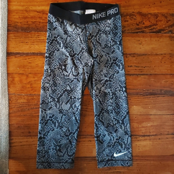 Nike Pro Small Snakeskin Capri - Picture 1 of 5
